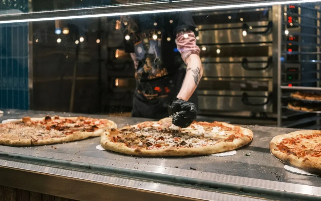 Ciasto na pizzę na noc - jak prowadzić fermentację w lodówce?