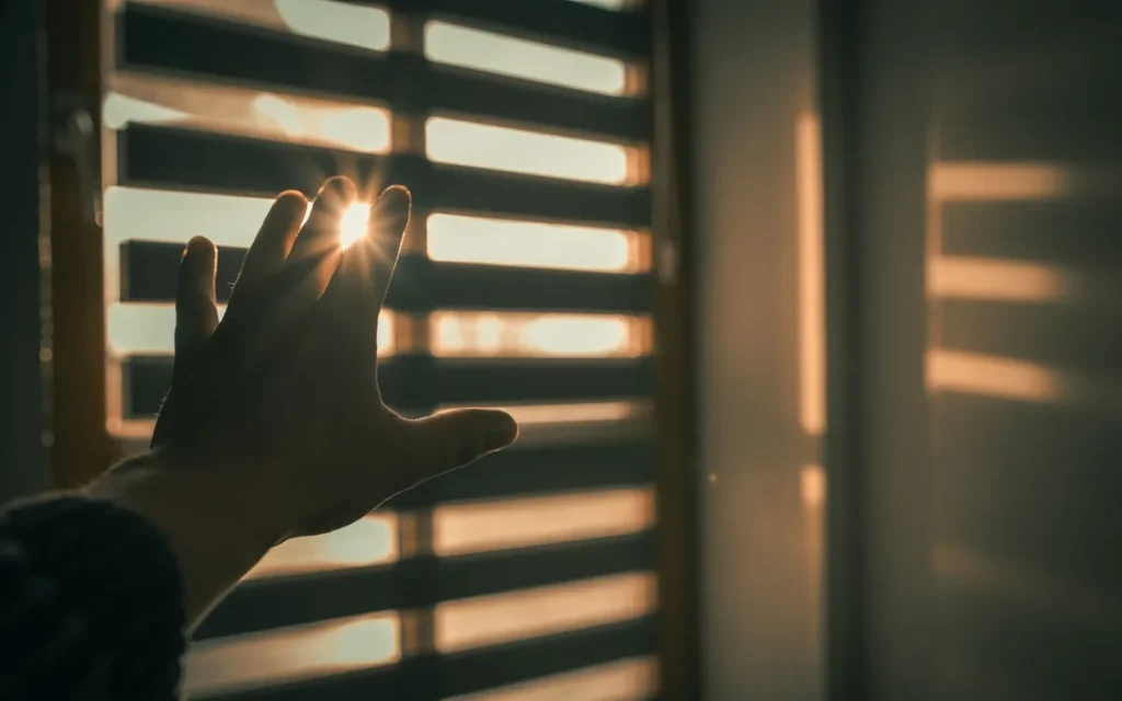 Jak umyć rolety dzień noc lekko wilgotną ściereczką?