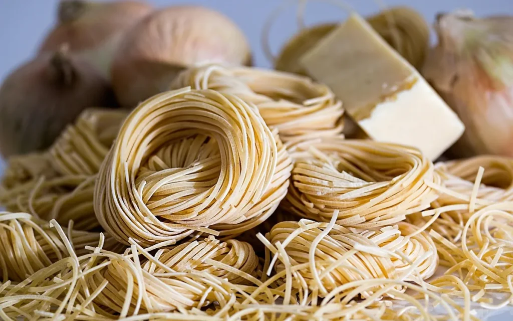 Czy pasta do zębów, gorąca woda i domowe środki są bezpieczne?