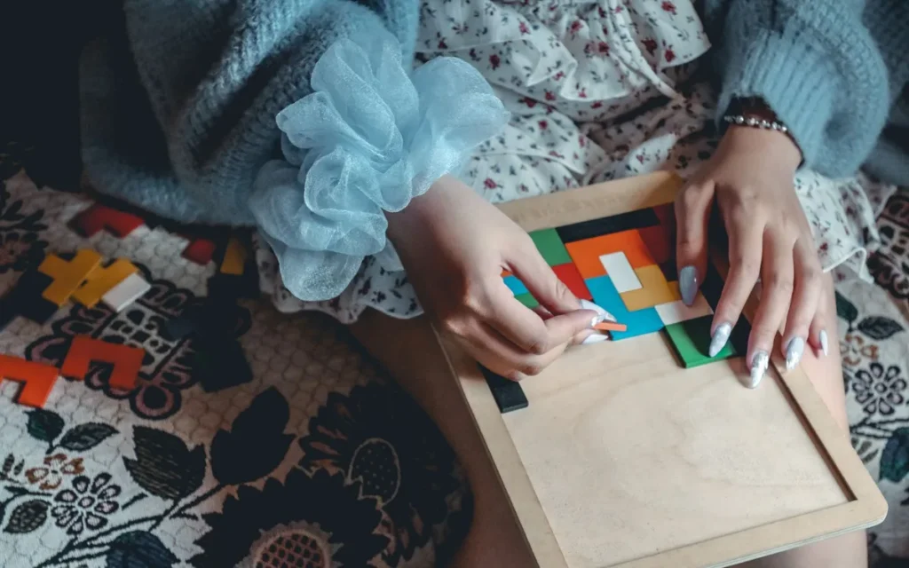 Zabawy manualne inspirowane Hawajami - co zrobić po kolorowaniu?