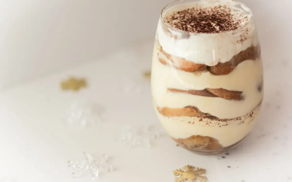 Tiramisu bez alkoholu - czym zastąpić amaretto?