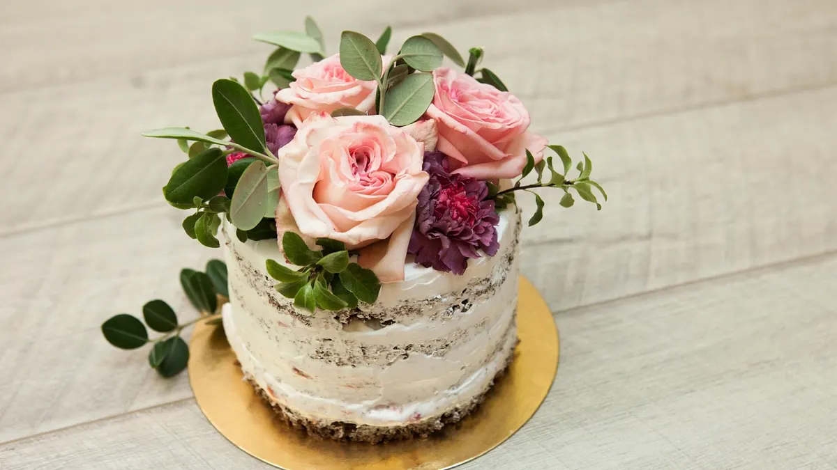 przepis tort biszkopt krem